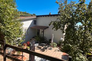 Villa adiacente via dei laghi