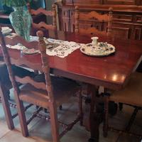 Sala in legno di noce artigianale