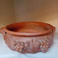 vaso in terracotta con decorazioni 