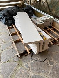 Coprimuro in cemento bianco