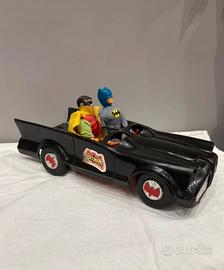 Batmobile vintage con personaggi