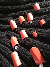 unghie finte con materiali di reciclo 