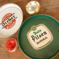 2 vassoi + 2 posacenere da bar "vintage"