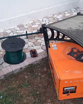 robot rasaerba worx  WR143E