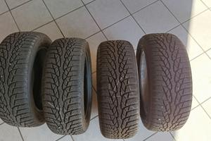 Treno di 4 gomme invernali Nokian 185/55/R15