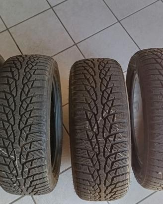 Treno di 4 gomme invernali Nokian 185/55/R15