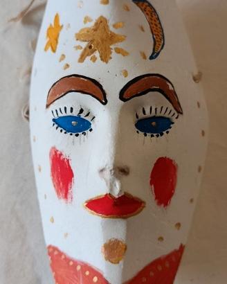 Maschera veneziana a forma di luna crescente