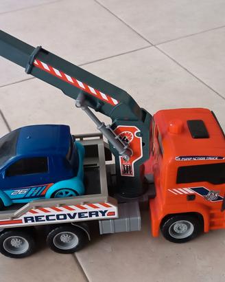 Camion Gru con auto da recupero 