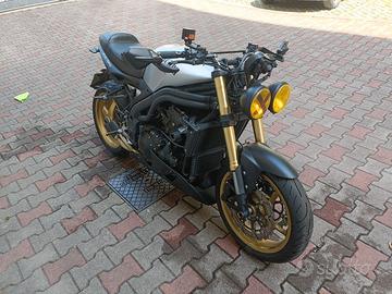 Triumph Speed triple 1050 Allestimento Rizoma 