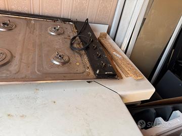 piano cottura con 4 fuochi smeg