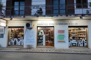 Attività commerciale di profumeria
