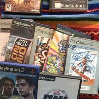 Lotto di 4 Giochi PlayStation e 2 custodie