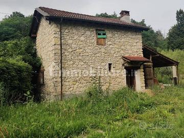 Casa indipendente in pietra