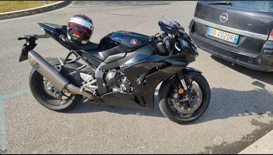 CBR 1000 rr-r 