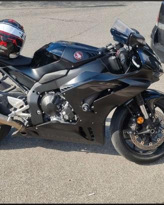 CBR 1000 rr-r 