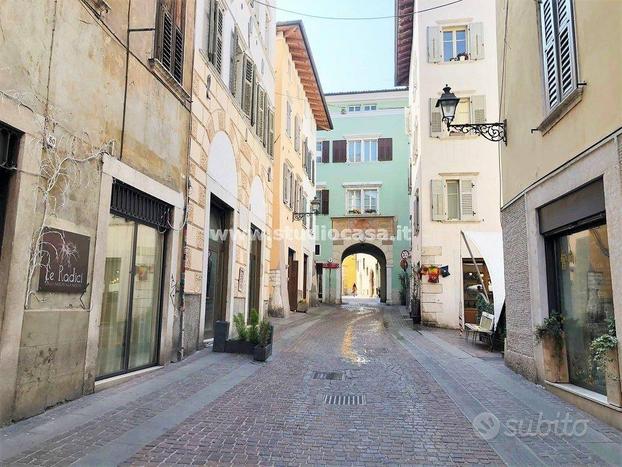 ROVERETO CENTRO: ampia stanza in pieno centro!