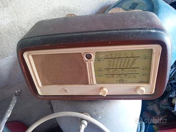 Radio antica a valvole