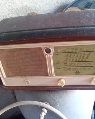 Radio antica a valvole