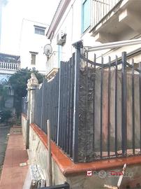 Gazzi, zona Mangialupi, appartamento d'epoca