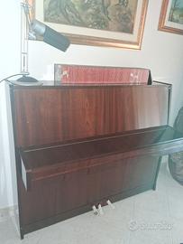Pianoforte verticale Petrof 115 colore noce lucido