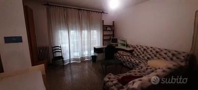 Singola grande con balcone libera subito