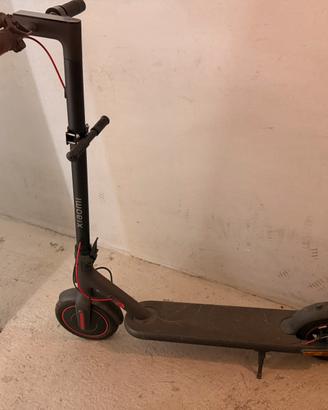 Monopattino Xiaomi pro4