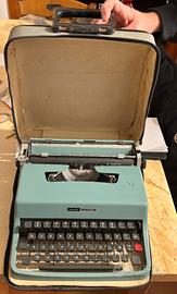 Macchina da scrivere Olivetti Lettera 32