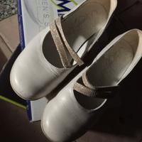 ballerine numero 32 in pelle colore avorio