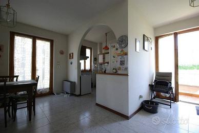 Appartamento di 195 m² con 5 locali e box auto dop