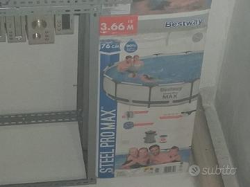 piscina con ombrellone