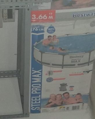 piscina con ombrellone