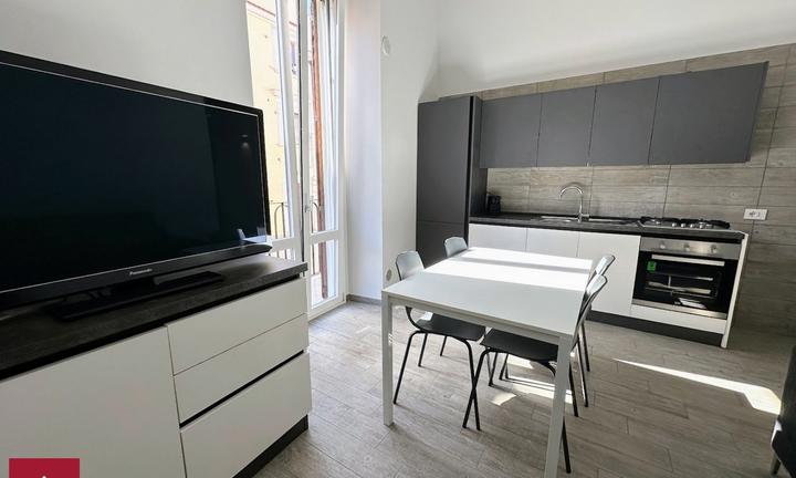 Trilocale ristrutturato + box auto + terrazzo