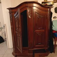 Armadio due ante noce arte povera con intarsi