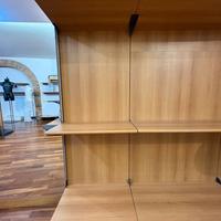 Parete espositiva composta da pannelli