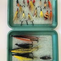 n.21 Mosche con amo triplo.