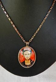collana vintage con ciondolo Frida Kahlo 