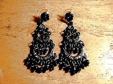 ORECCHINI *STILE ANTICATO* CON PERLINE NERE STRASS