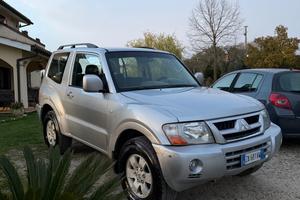 Mitsubishi Pajero 2.5 TDI 3p. Instyle