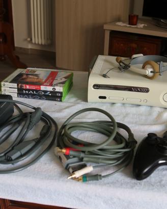 X-BOX 360 CON 3 GIOCHI