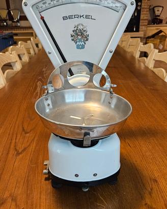 bilancia Berkel modello L conservata 2kg antica