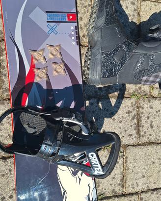 tavola snowboard attacchi scarponi