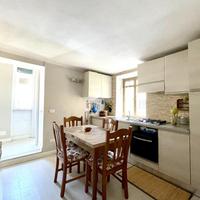 CASA SEMINDIPENDENTE A MASSA