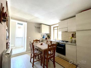 CASA SEMINDIPENDENTE A MASSA