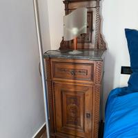 2 comodini alti in legno e marmo