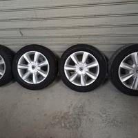 Cerchi in lega 15 completi di gomme