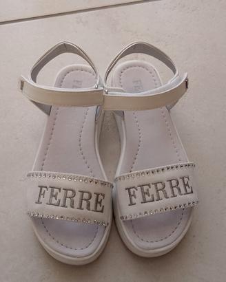 Sandali bianchi Ferrè bambina. Numero 36