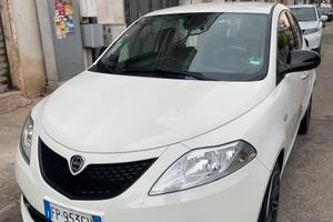 Lancia Ypsilon 1.2 69 CV 5 porte Silver