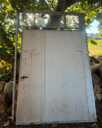 Portone con intelaiatura
