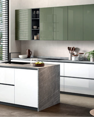 CUCINA LINEARE CON COLONNE+ISOLA  CUCINE SU MISURA