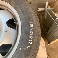 Pneumatici  estivi 215/60/17c e cerchi in ferro